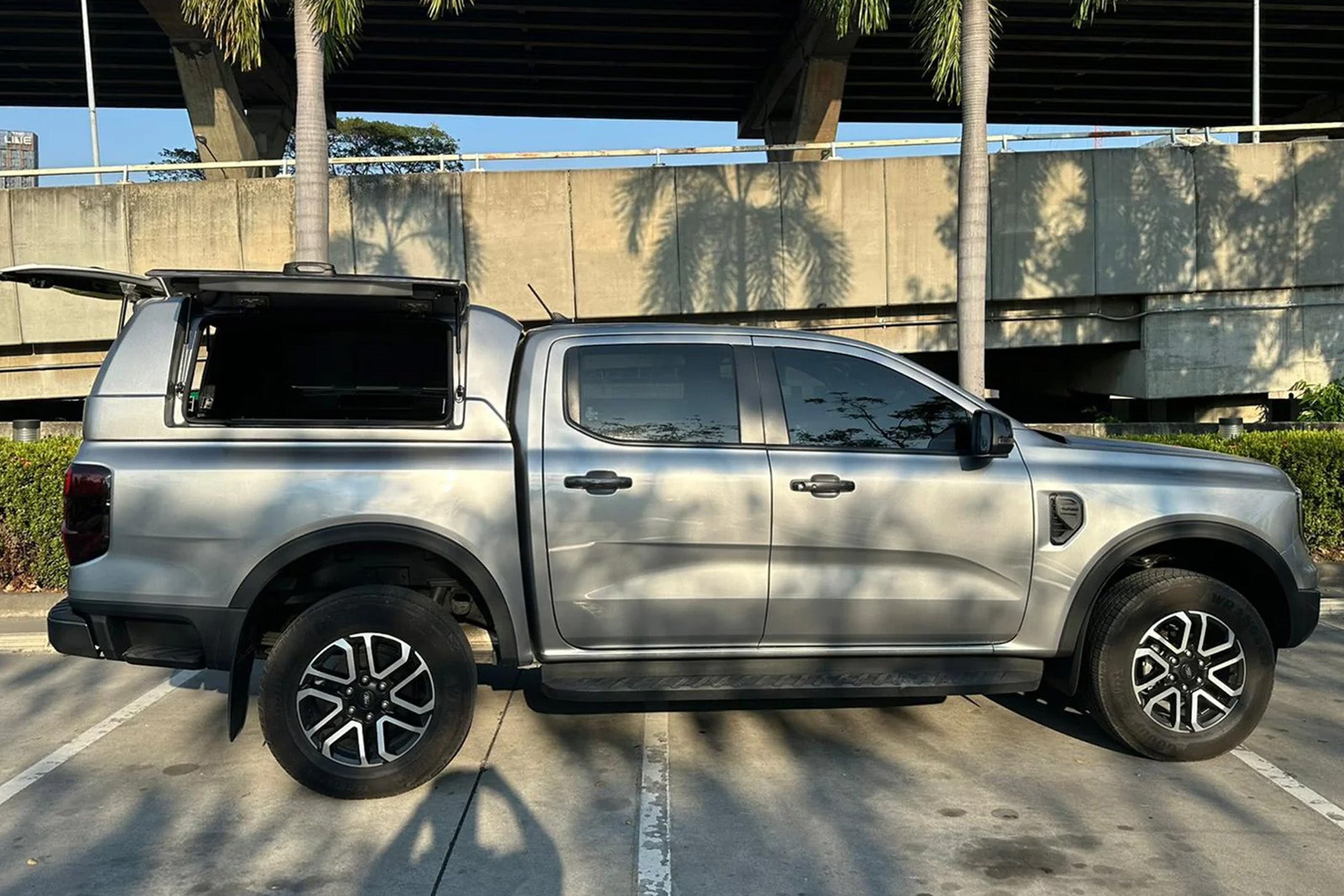 Ford Ranger 2023+ Ridgeback Max V2 Hardtop - Gullwing Sides – Next-Gen ...