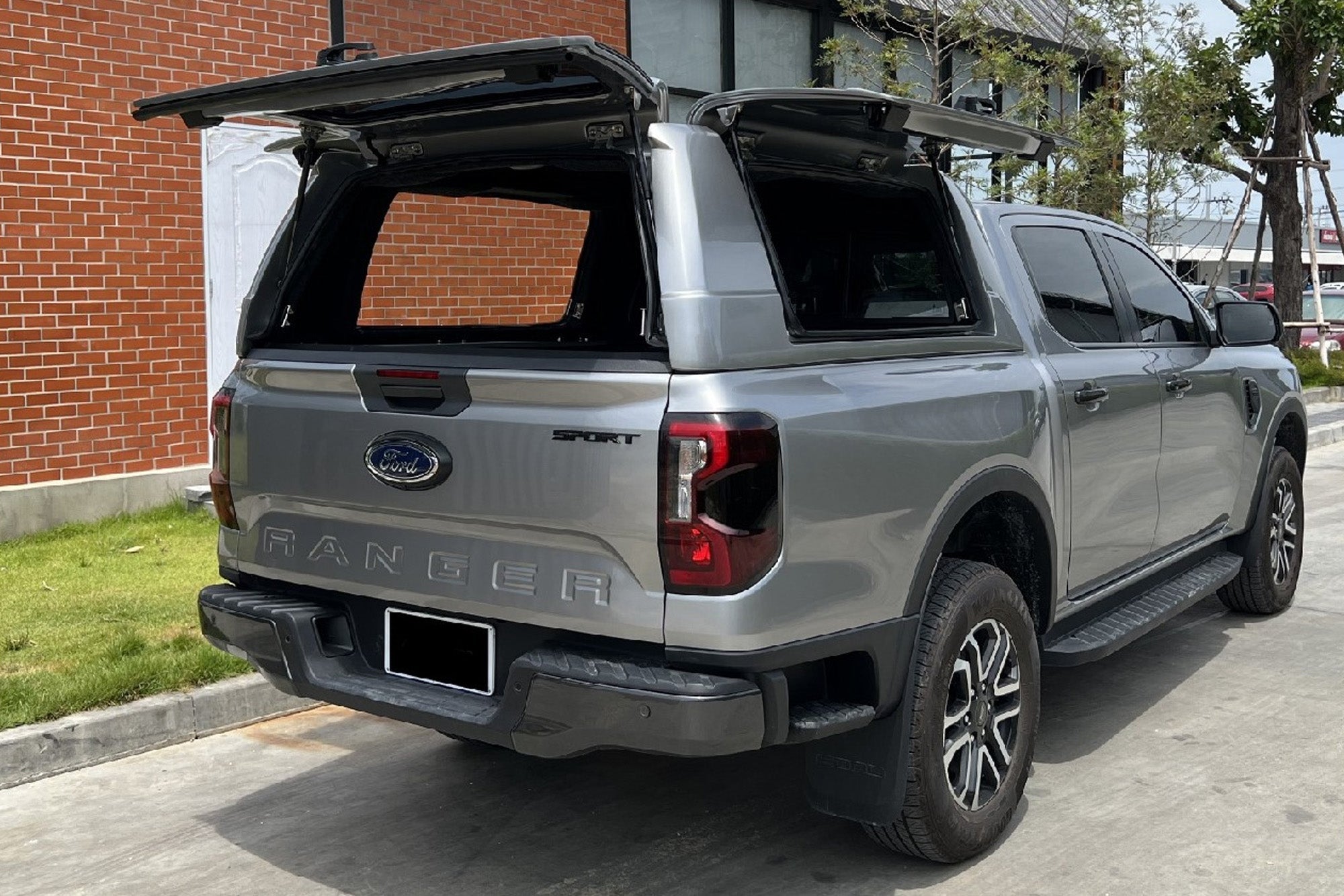 Ford Ranger 2023+ Ridgeback Max V2 Hardtop - Gullwing Sides – Next-Gen ...